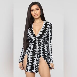 NWT Long Sleeve Black and White Zig Zag Sequin Mini Party Dress Size S